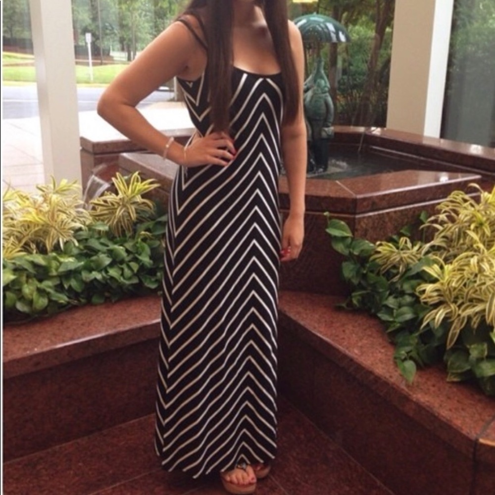 ANN TAYLOR BLACK & WHITE STRIPED MAXI DRESS